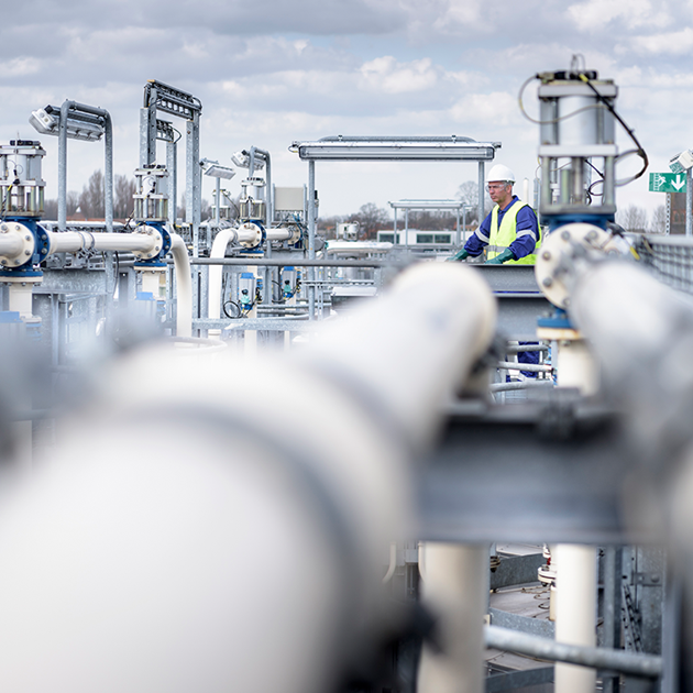 Workers working on gas pipeline